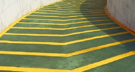 汽车坡道地坪用什么材料做防滑好
